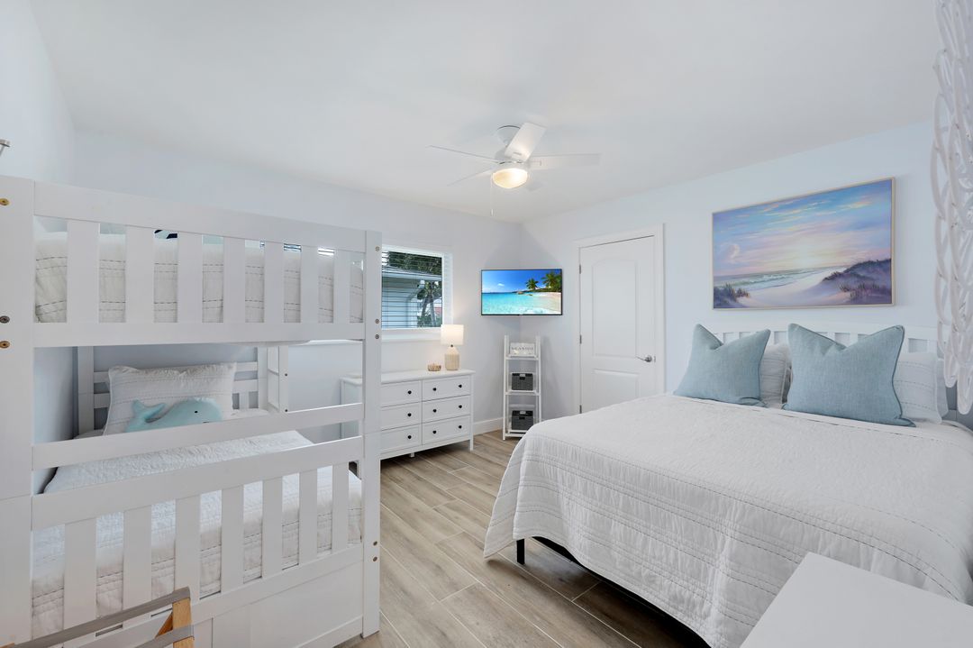 401 Lagoon Ave, Naples, FL 34108