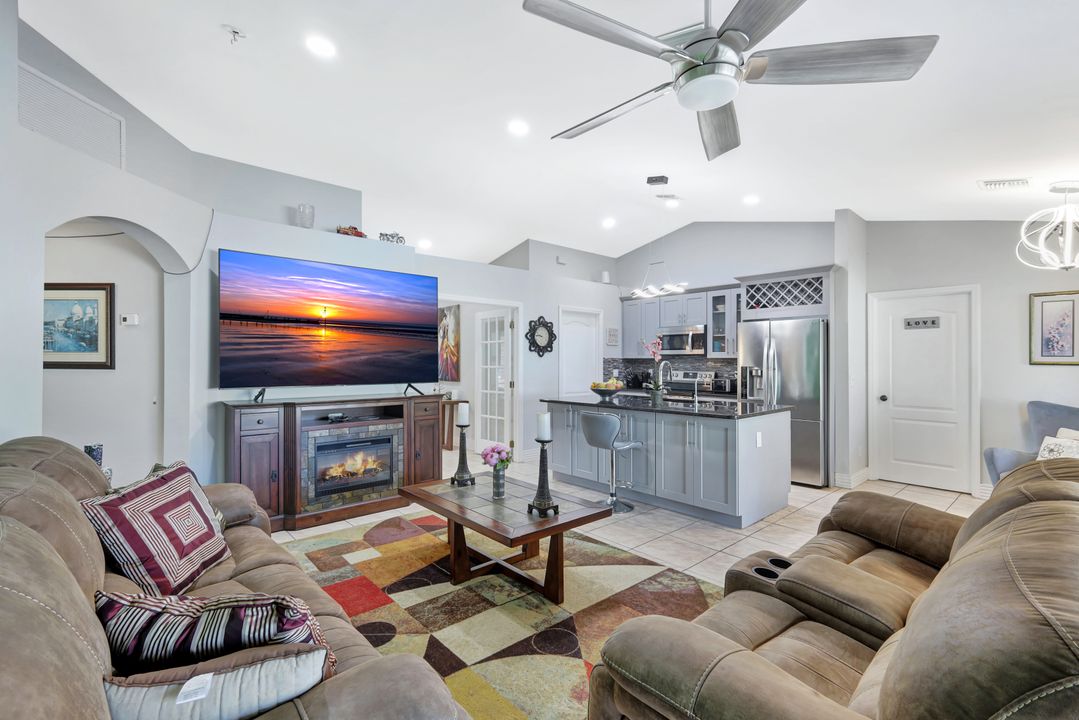 1206 NE 5th Ave, Cape Coral, FL 33909
