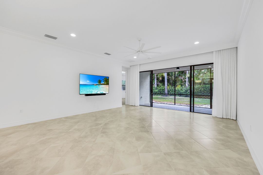 13670 Mandarin Cir, Naples, FL 34109