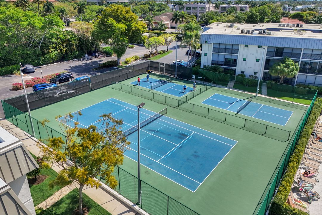 788 Park Shore Dr #E20, Naples, FL 34103