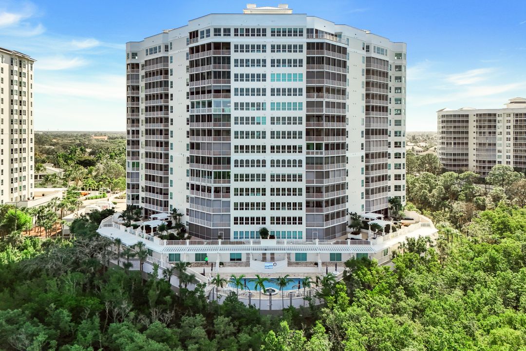 295 Grande Way #104, Naples, FL 34110