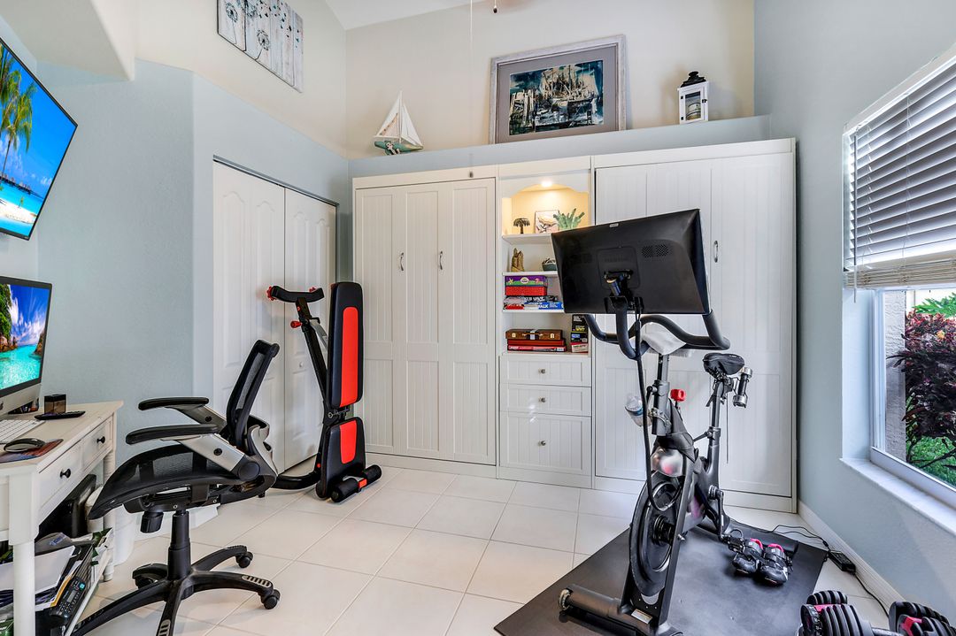 8199 Ibis Cove Cir, Naples, FL 34119