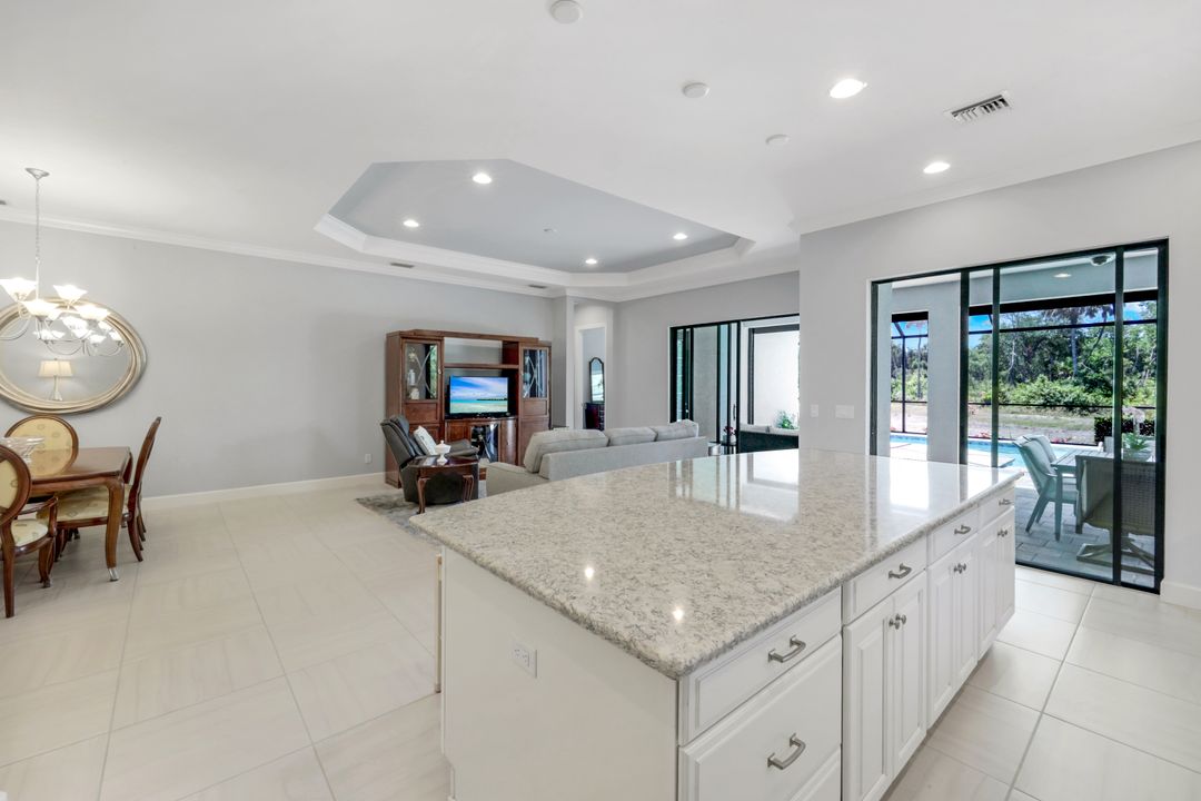 8396 Promoso Ct, Naples, FL 34114
