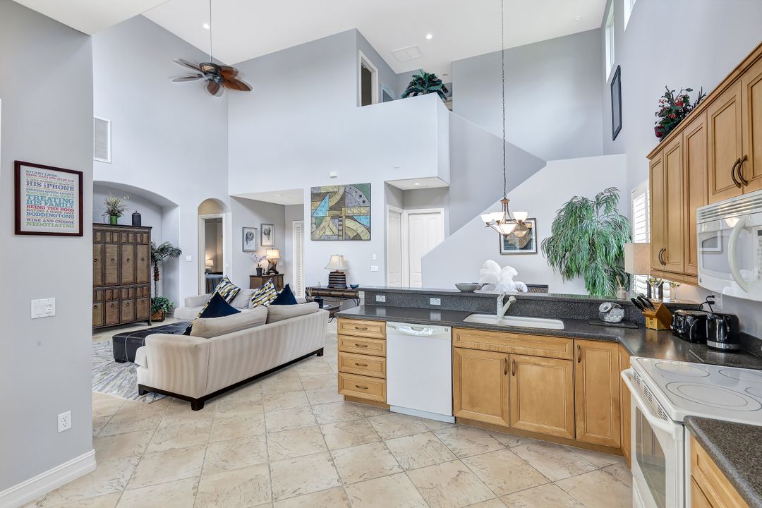 6172 Dogleg Dr, Naples, FL 34113