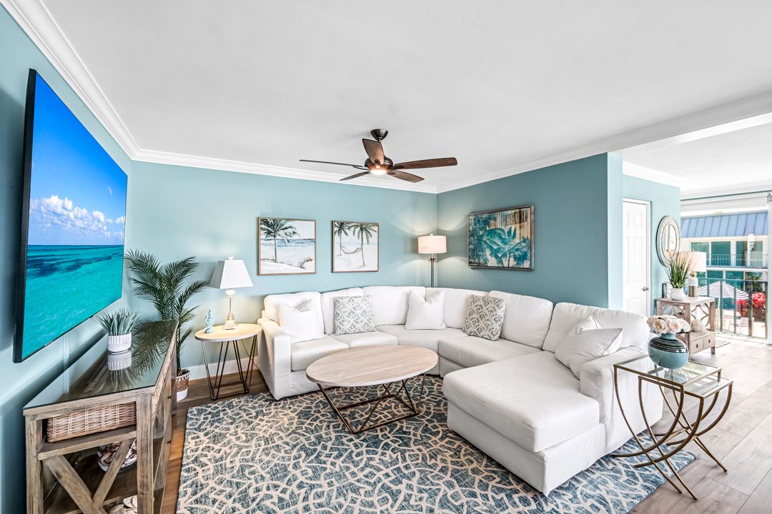 333 Harbour Dr #201, Naples, FL 34103