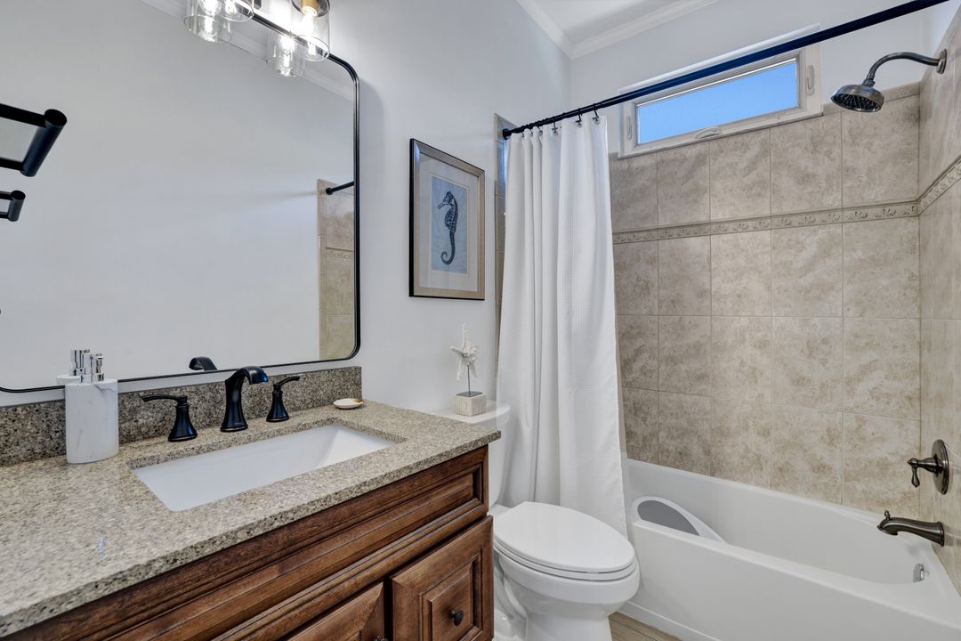 302 Stanhope Cir, Naples, FL 34104
