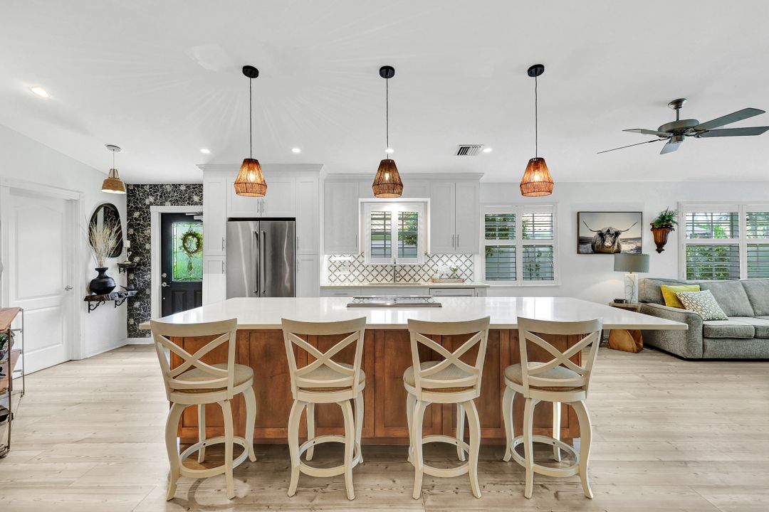 5011 Kingston Way, Naples, FL 34119