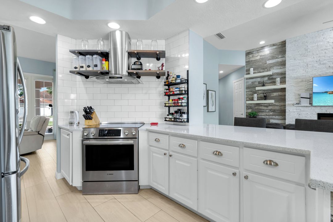 4338 Queen Elizabeth Way, Naples, FL 34119