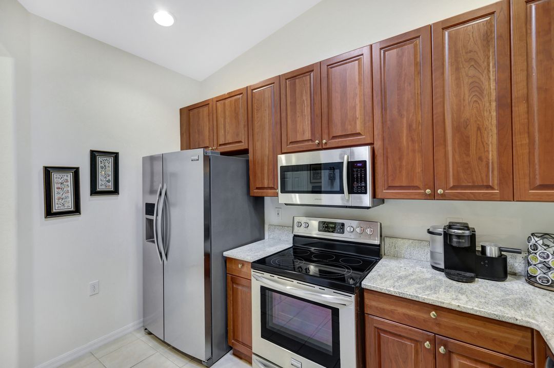 6254 Mandalay Cir, Naples, FL 34112