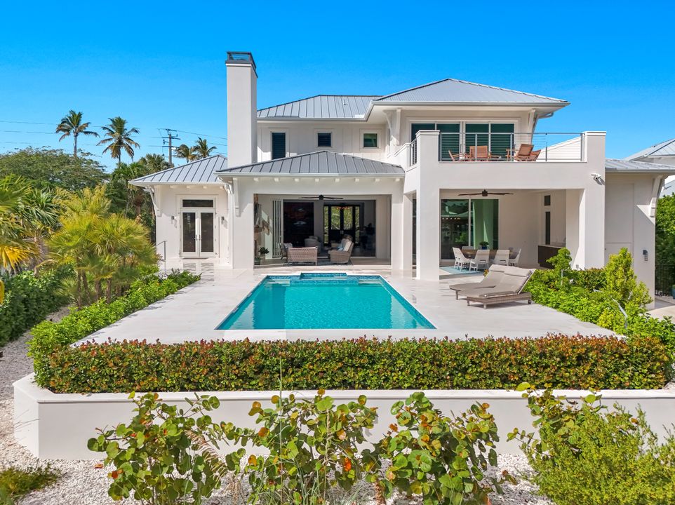380 18th Ave S, Naples, FL 34102