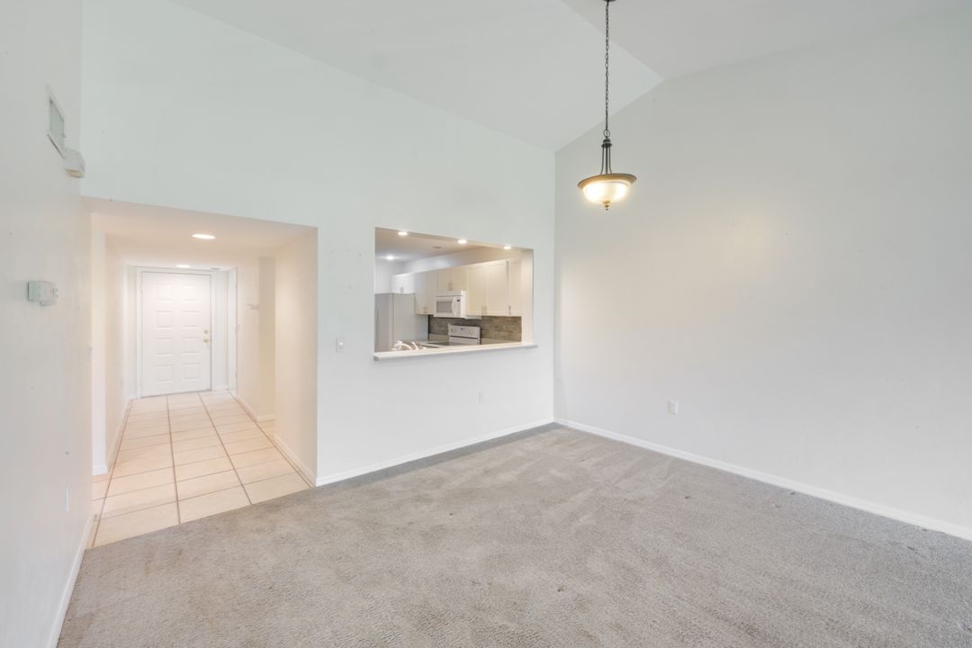 1228 Commonwealth Cir #203, Naples, FL 34116