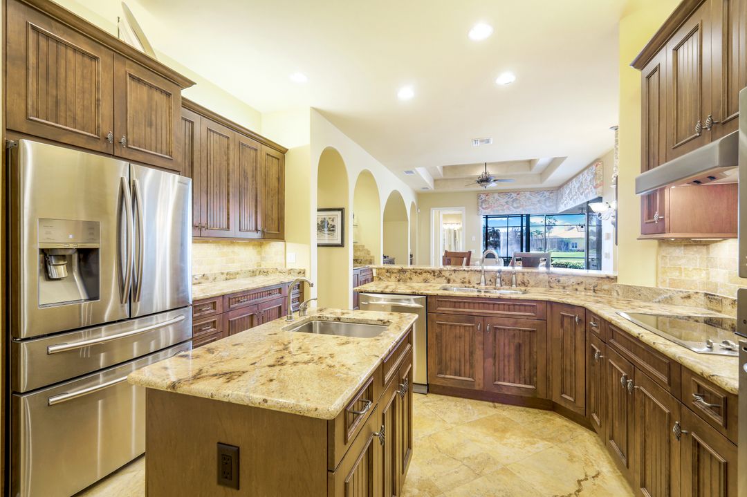 5742 Hammock Isles Dr, Naples, FL 34119