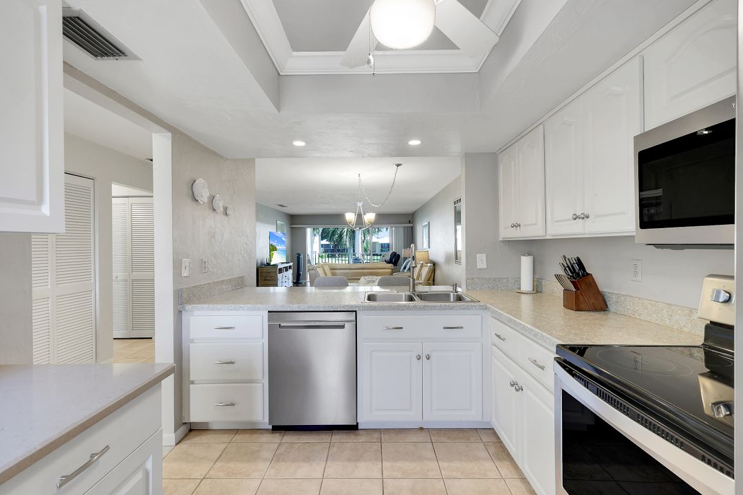 960 Palm View Dr #209, Naples, FL 34110