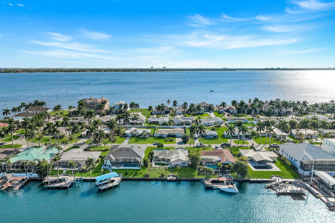 441 Bayshore Dr, Cape Coral, FL 33904