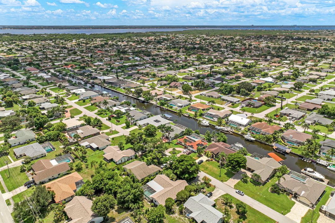 1725 SE 9th Terrace, Cape Coral, FL 33990