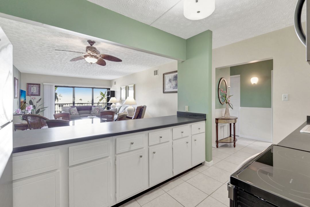 60 W Pelican St #401, Naples, FL 34113