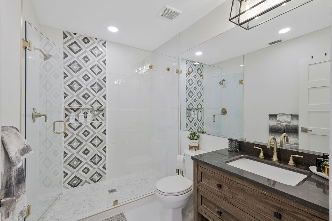 651 Bridge Way Ln #1, Naples, FL 34108
