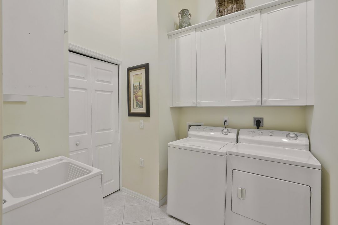2360 Hidden Lake Ct #10, Naples, FL 34112