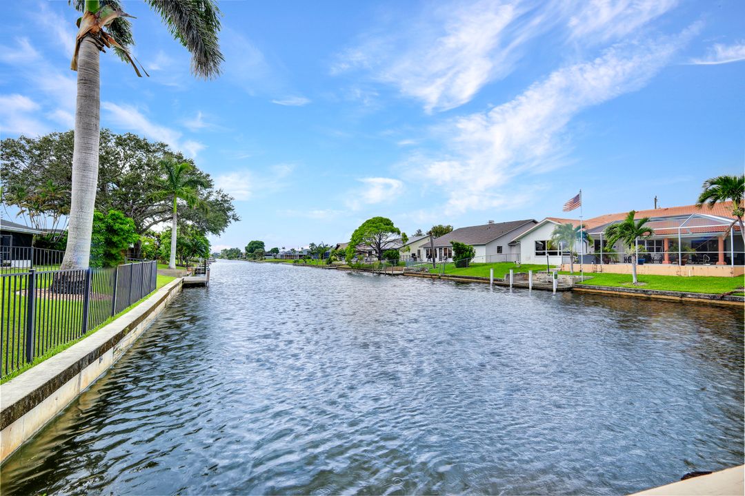 2033 SE 7th St, Cape Coral, FL 33990