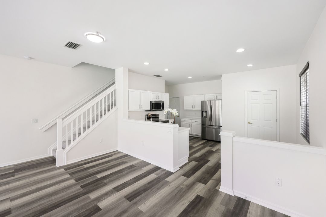 1152 Oxford Ln, Naples, FL 34105