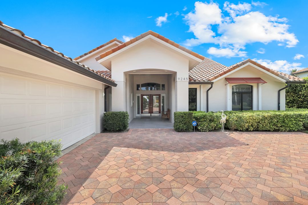 9245 The Ln, Naples, FL 34109