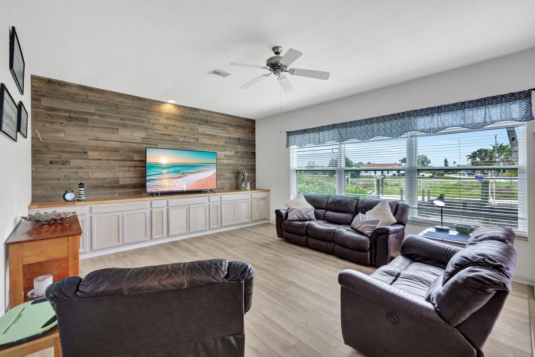 2118 SE 18th Ave, Cape Coral, FL 33990