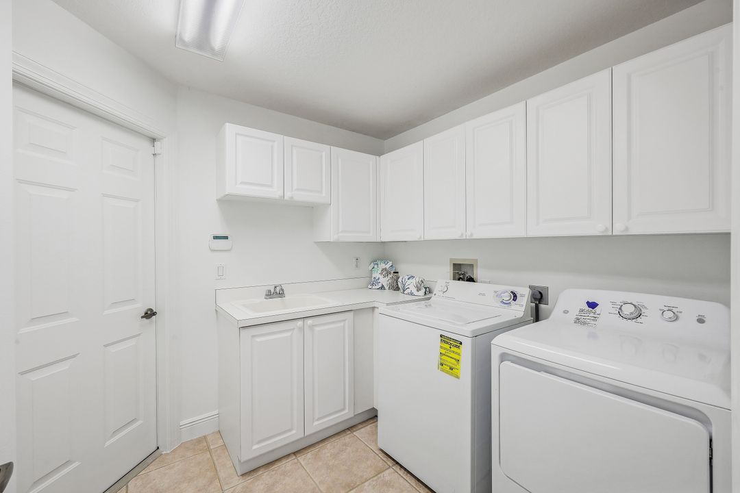 515 Laguna Royale Blvd  #102, Naples, FL 34119