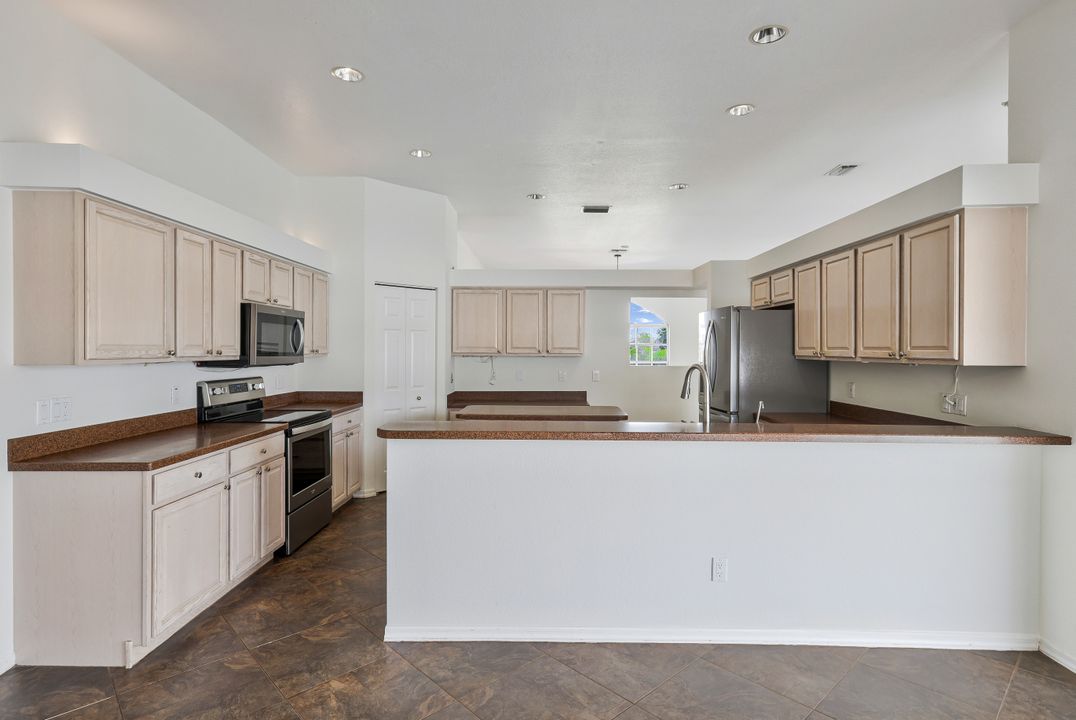 1728 NW 7th Ave, Cape Coral, FL 33993