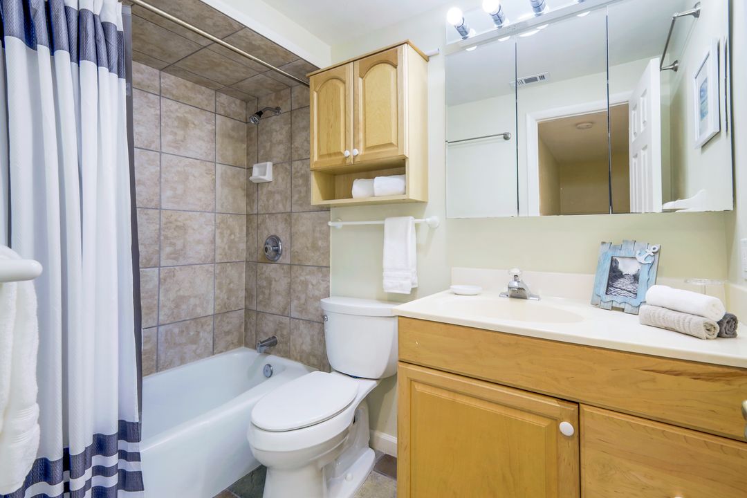 517 94th Ave N, Naples, FL 34108