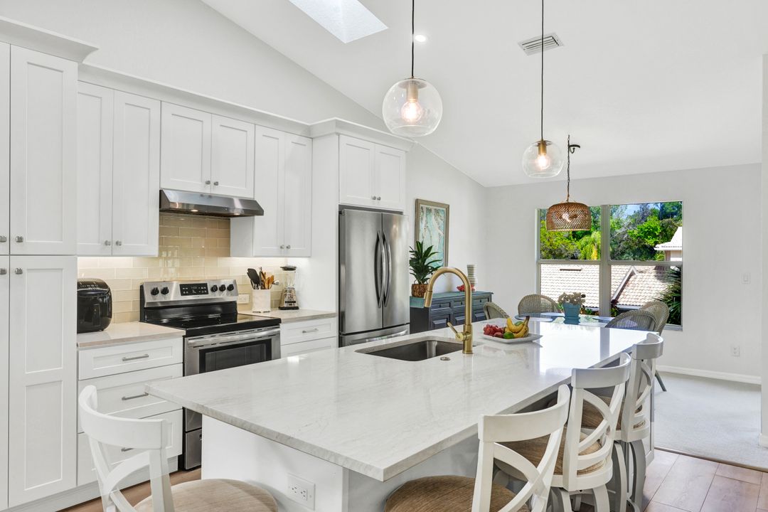 314 Emerald Bay Cir #I-5, Naples, FL 34110