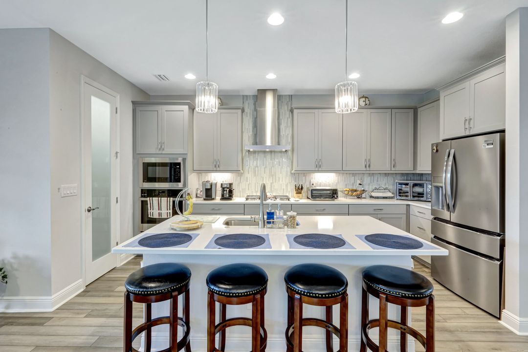 6219 Golden Nettle Dr, Apollo Beach, FL 33572