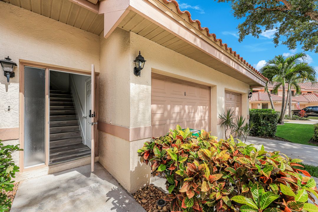 142 Bennington Dr #8, Naples, FL 34104