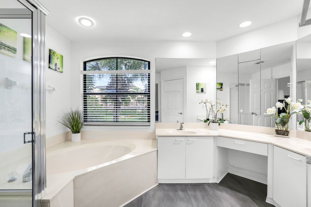 178 Vintage Cir # M-202, Naples, FL 34119