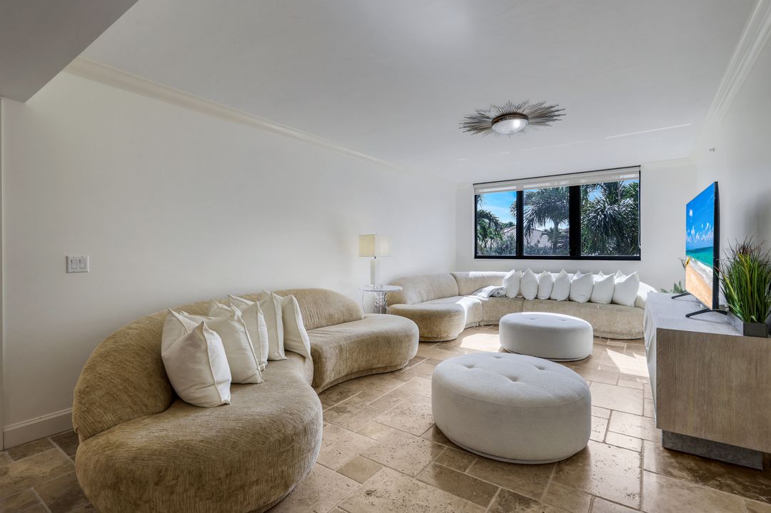 6597 Nicholas Blvd #306, Naples, FL 34108