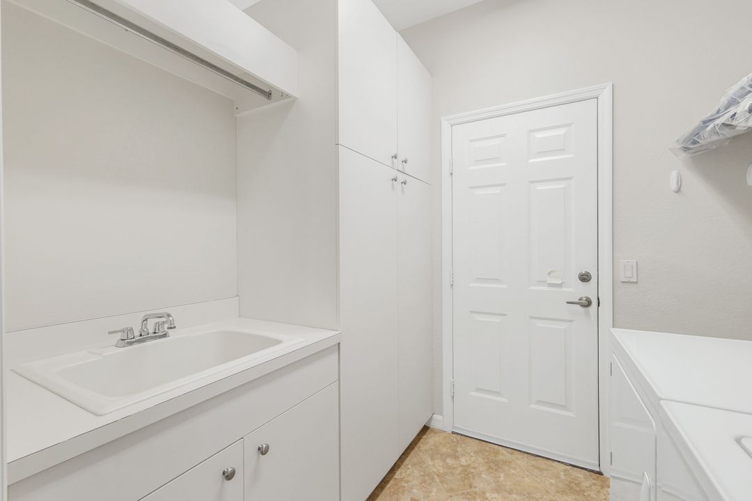 1932 Springberry Cir, Naples, FL 34109