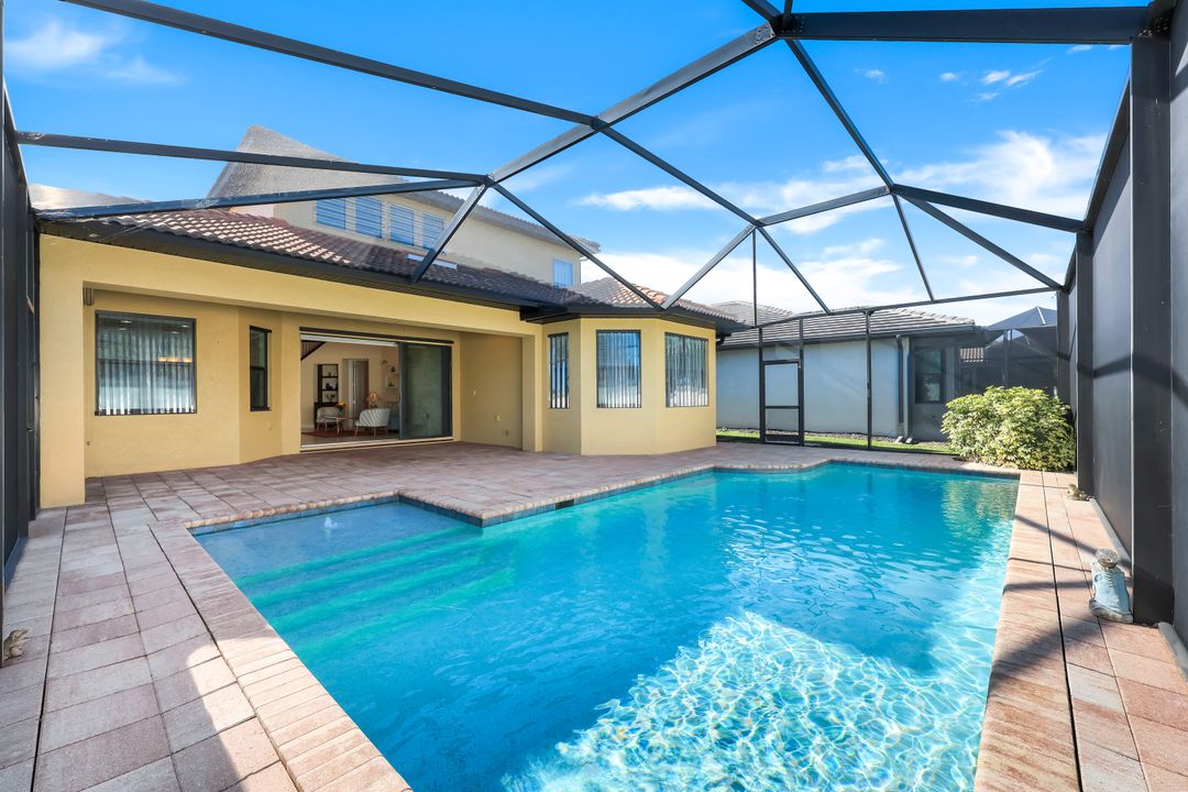 10101 Florence Cir, Naples, FL 34119