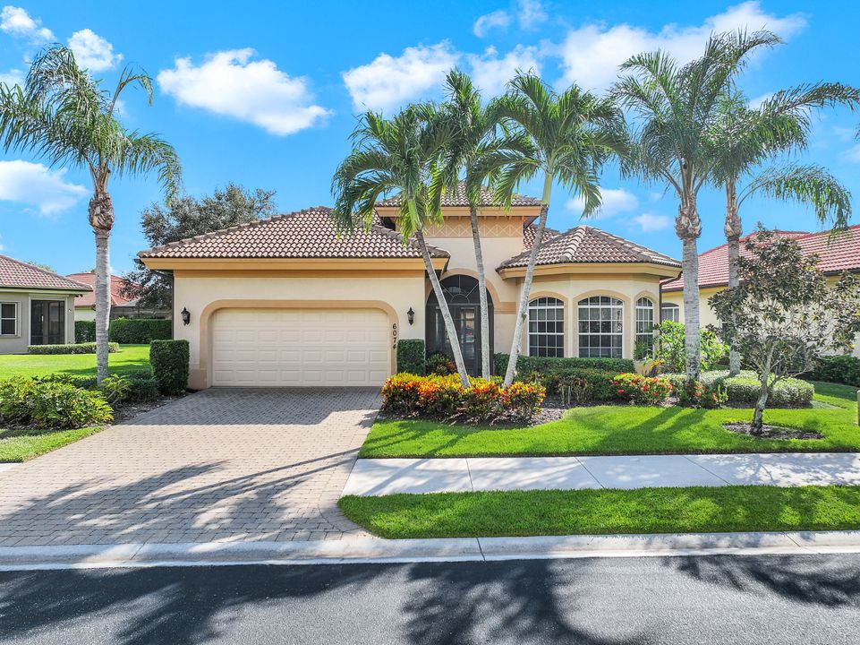6074 Divot Ct, Naples, FL 34113