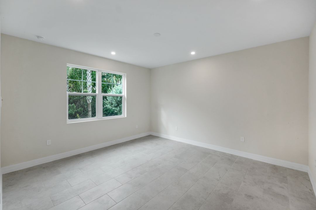 280 Antilles Wy E #101, Naples, FL 34112