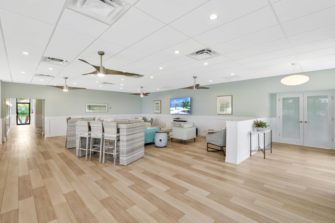 555 Park Shore Dr #412, Naples, FL 34103