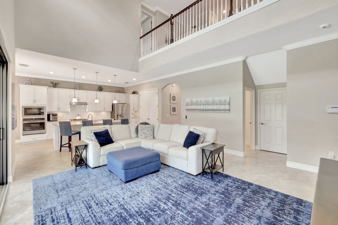 2102 Antigua Ln, Naples, FL 34120