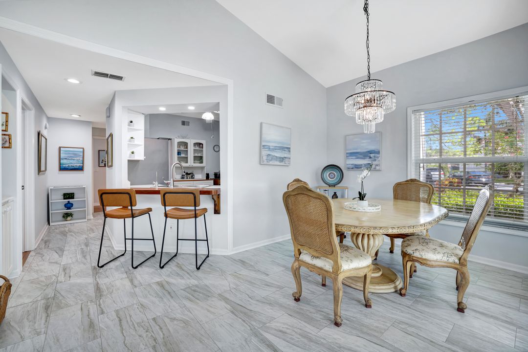 613 Windsor Sq #101, Naples, FL 34104