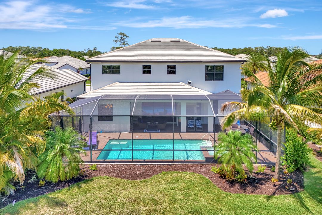 2102 Antigua Ln, Naples, FL 34120