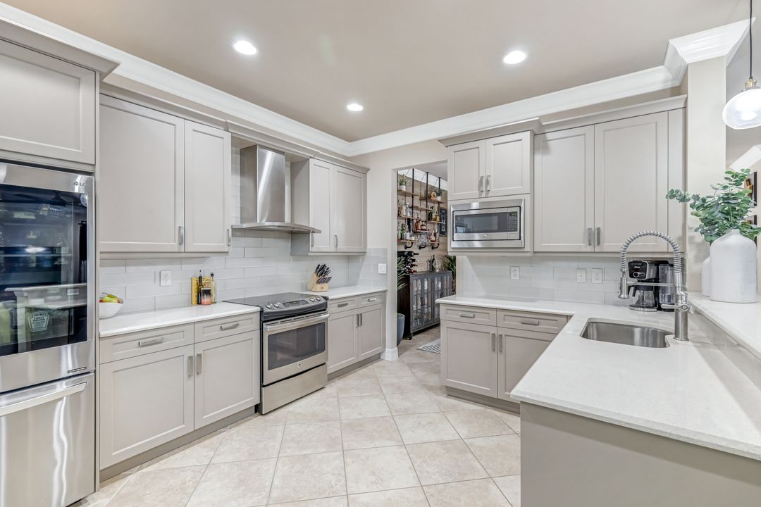 11732 Meadowrun Cir, Fort Myers, FL 33913