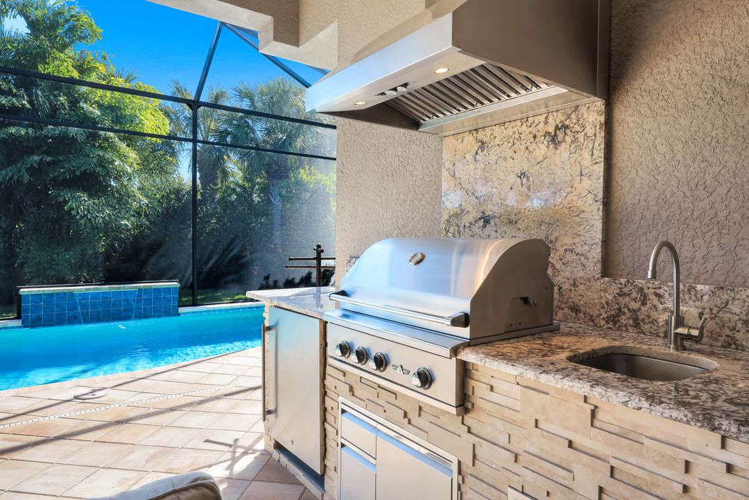 10126 Palazzo Dr, Naples, FL 34119