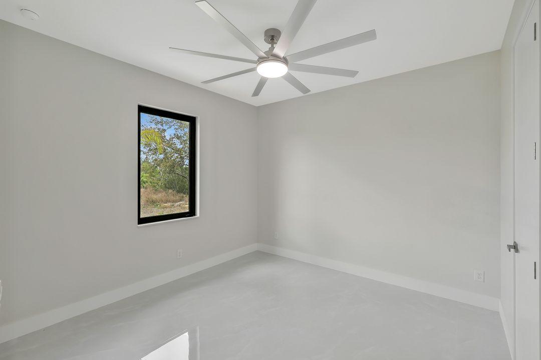 909 SW 11th Ct, Cape Coral, FL 33991