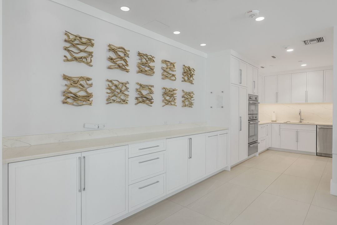 4001 Gulf Shore Blvd N #902, Naples, FL 34103
