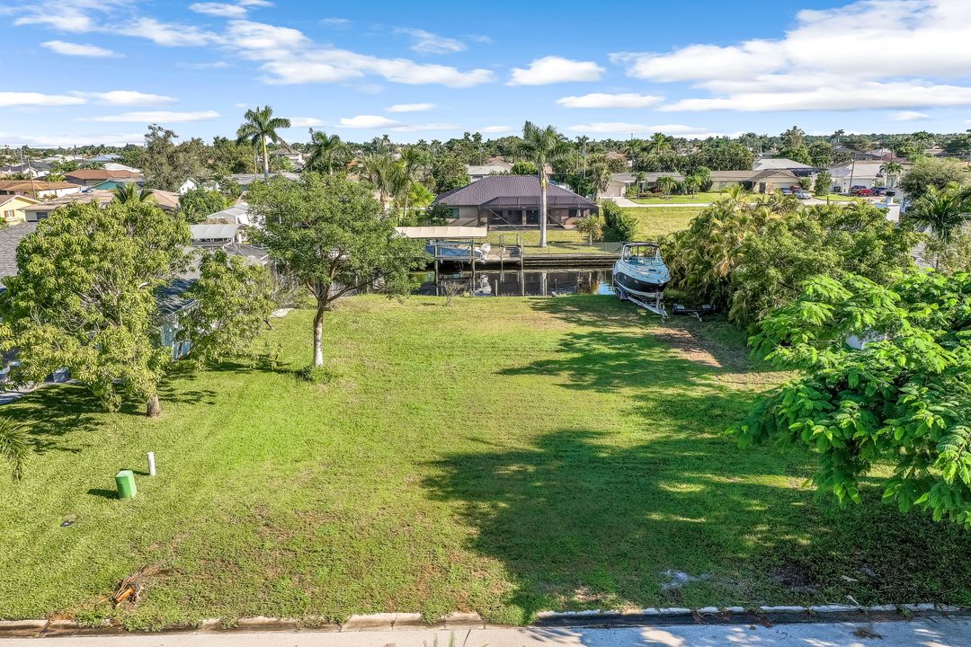 2055 Ottersrest Ln, Cape Coral, FL 33990