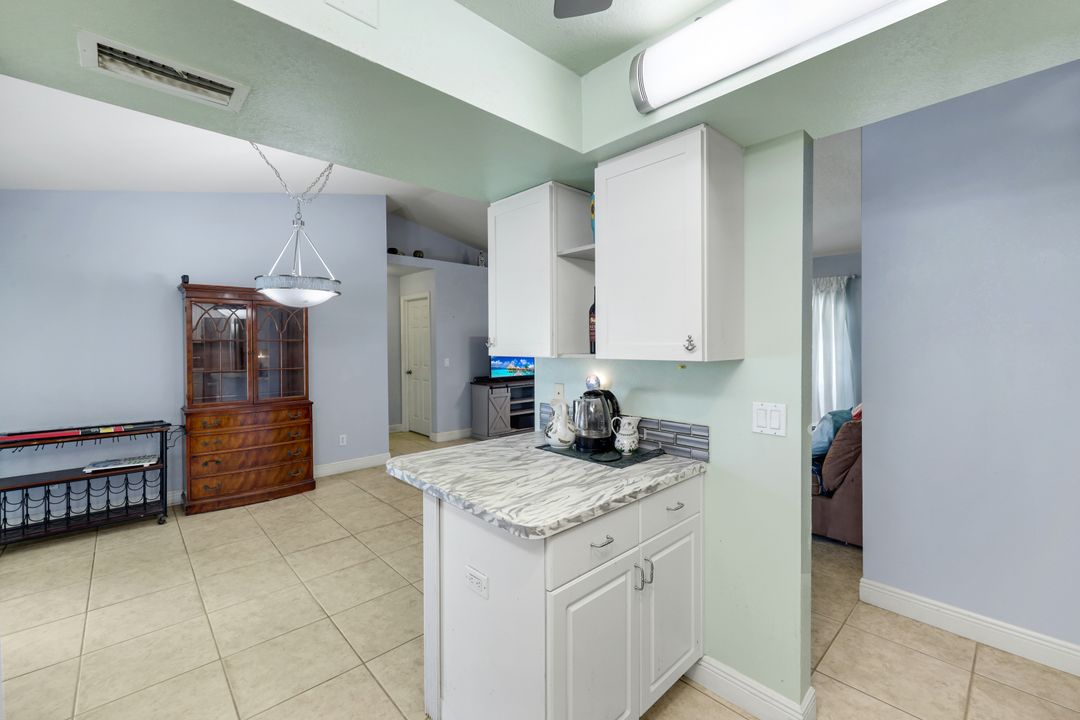 410 SW 7th Ct, Cape Coral, FL 33991