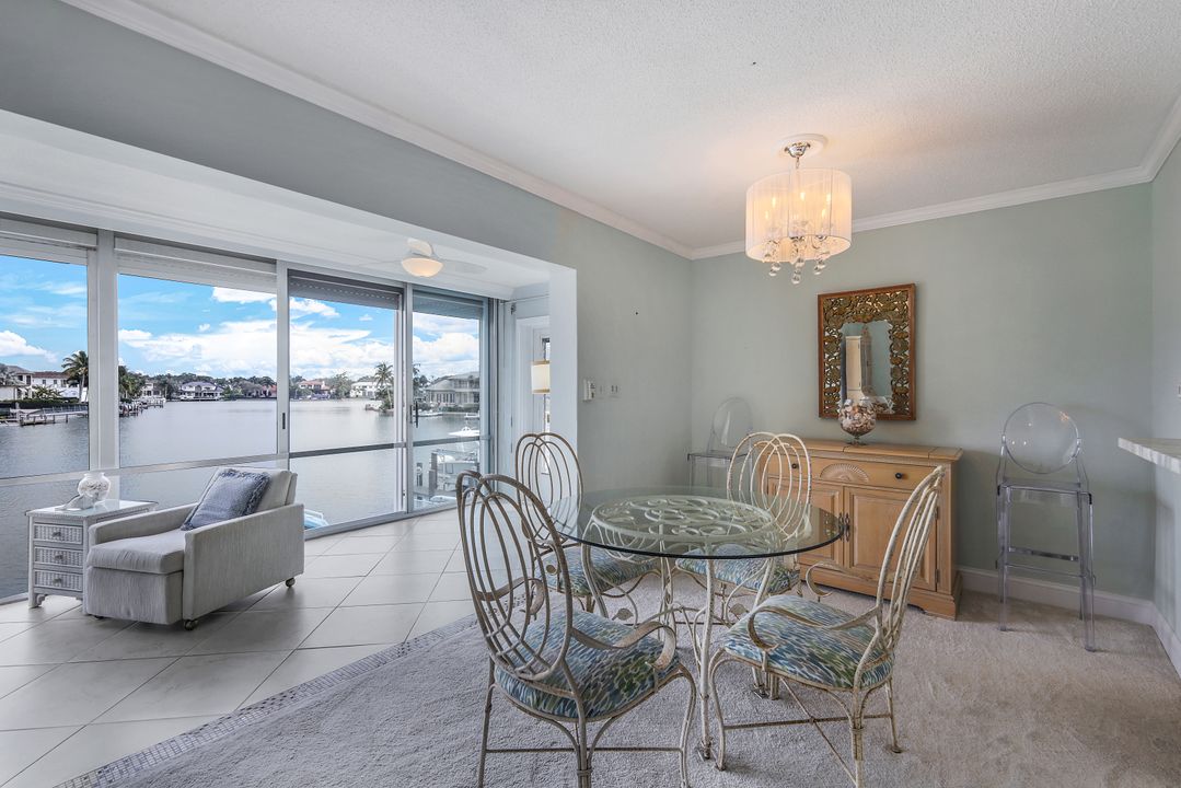 1910 Gulf Shore Blvd N #207, Naples, FL 34102