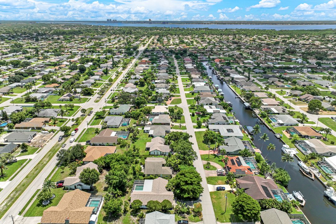 1725 SE 9th Terrace, Cape Coral, FL 33990
